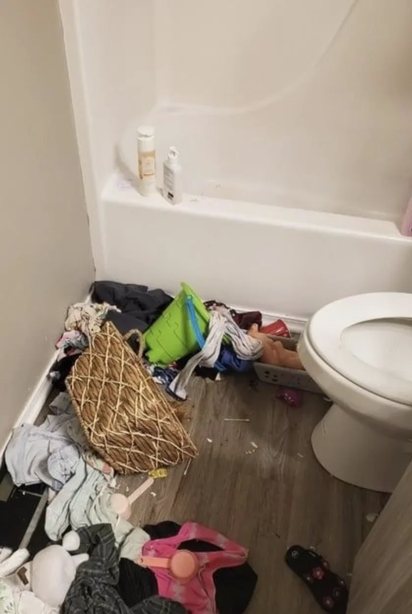 Bathroom before cleaning